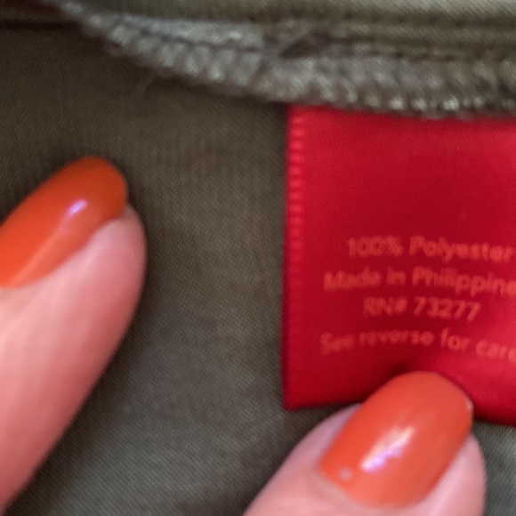 Beautiful dark olive  green Jennifer Lopez blouse!! Large - Picture 5 of 8